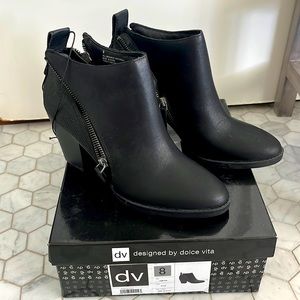 DV black booties